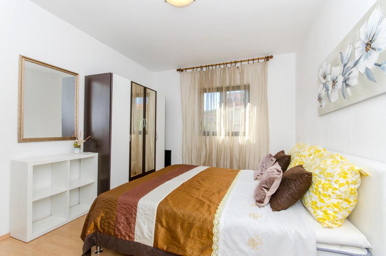 Apartments Derado Супетар Екстериор снимка